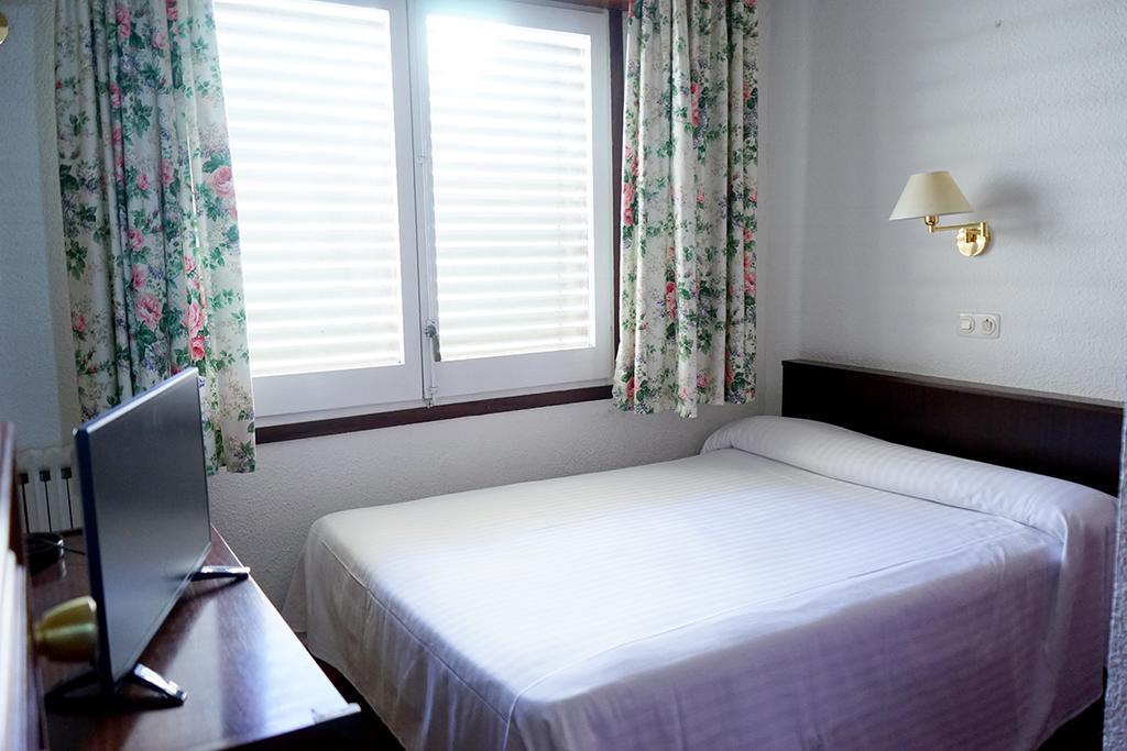 Checkin Torredembarra Hotel Buitenkant foto